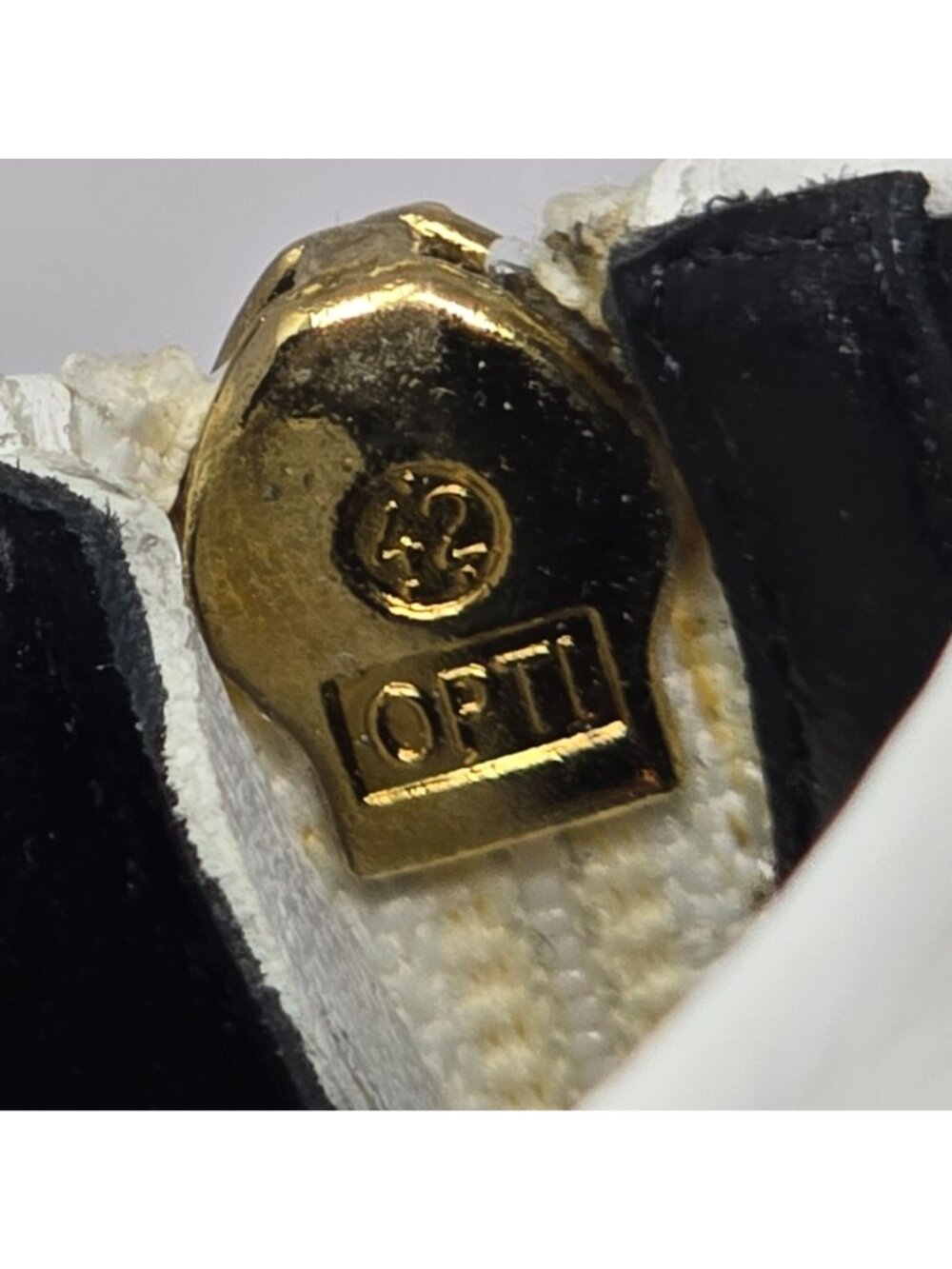 Versace White Leather High Heels With Gold Medusa Charm Details - Size 37.5 - Picture 7 of 12